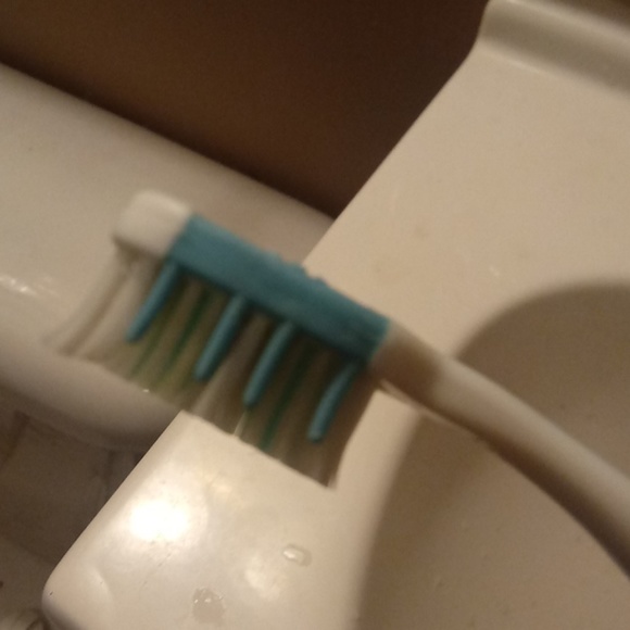 Tooth brush - Picture 3 of 4